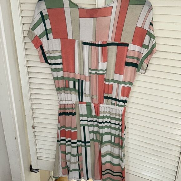 Limited Edition Beach 🏖️ Dress 🖼️ Deco Look 👀Miamibased hotel 🏨 The Webster - Picture 11 of 17